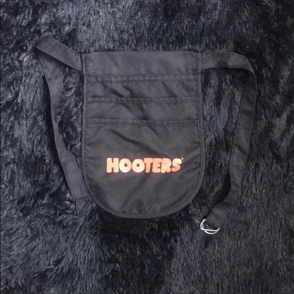 Another black hooters pouch